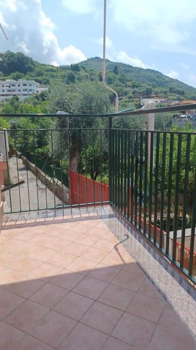 Rosa'S House - Casa Vacanza Vicina Al Mare Vico Equense Kültér fotó